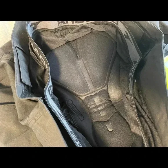 DIADORA 11” Padded Commuter  Cycling Shorts - Picture 5 of 8